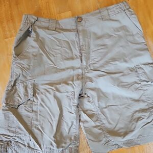 Tan Cargo Shorts with Relaxed Fit and Lightweight Fabric
